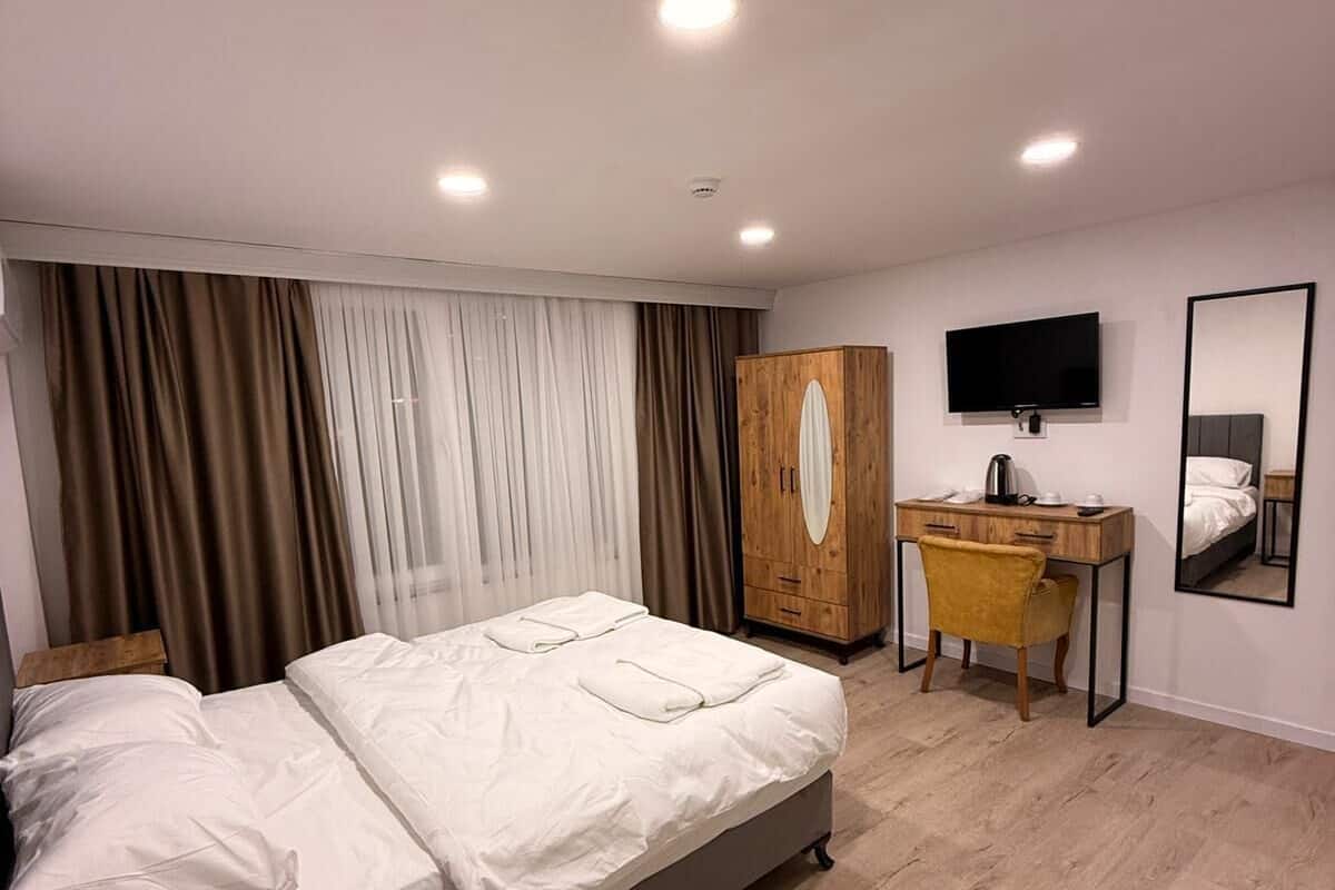 Doppel- oder Zweibettzimmer, Meerblick | Schreibtisch, laptopgeeigneter Arbeitsplatz, kostenloses WLAN