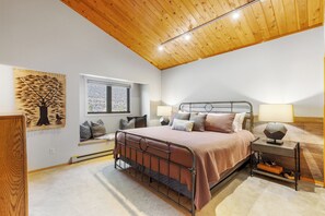 3 habitaciones, escritorio, tabla de planchar con plancha y wifi gratis 