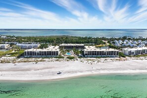 بالقرب من الشاطئ