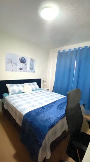 2 habitaciones, escritorio, tabla de planchar con plancha y wifi gratis 