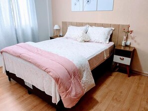 2 bedrooms, desk, iron/ironing board, free WiFi - 2-bedroom apartment, 6-minute walk from the beach. (Itapema)