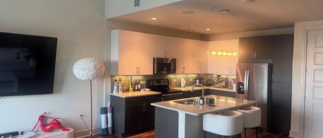 Mikrobølgeovn, ovn, kogeplade, opvaskemaskine