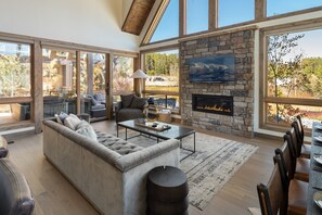 Smart-TV, peis, videospill og musikkbibliotek