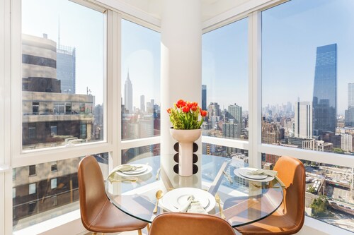 5 Star Luxury 2-bedroom KING Beds condo with best views of Empire State Building