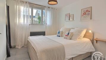 Bügeleisen/Bügelbrett, kostenloses WLAN, Bettwäsche