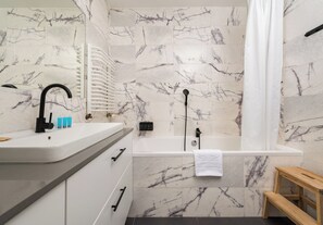 Shower, hair dryer, towels