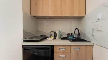 Kühlschrank, Herdplatte, Toaster