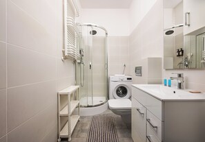 Ducha, secador de pelo, toallas