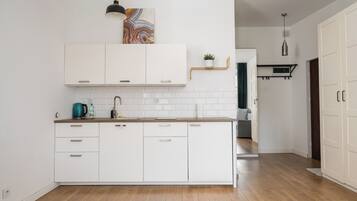 Fridge, stovetop, toaster