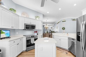 ثلاجة، ميكروويف، فرن، موقد طهي مسطح