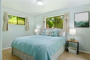 1 bedroom, WiFi (free), bed sheets - Upcountry Alpaca, Llama and Rabbit working farm (Kula)