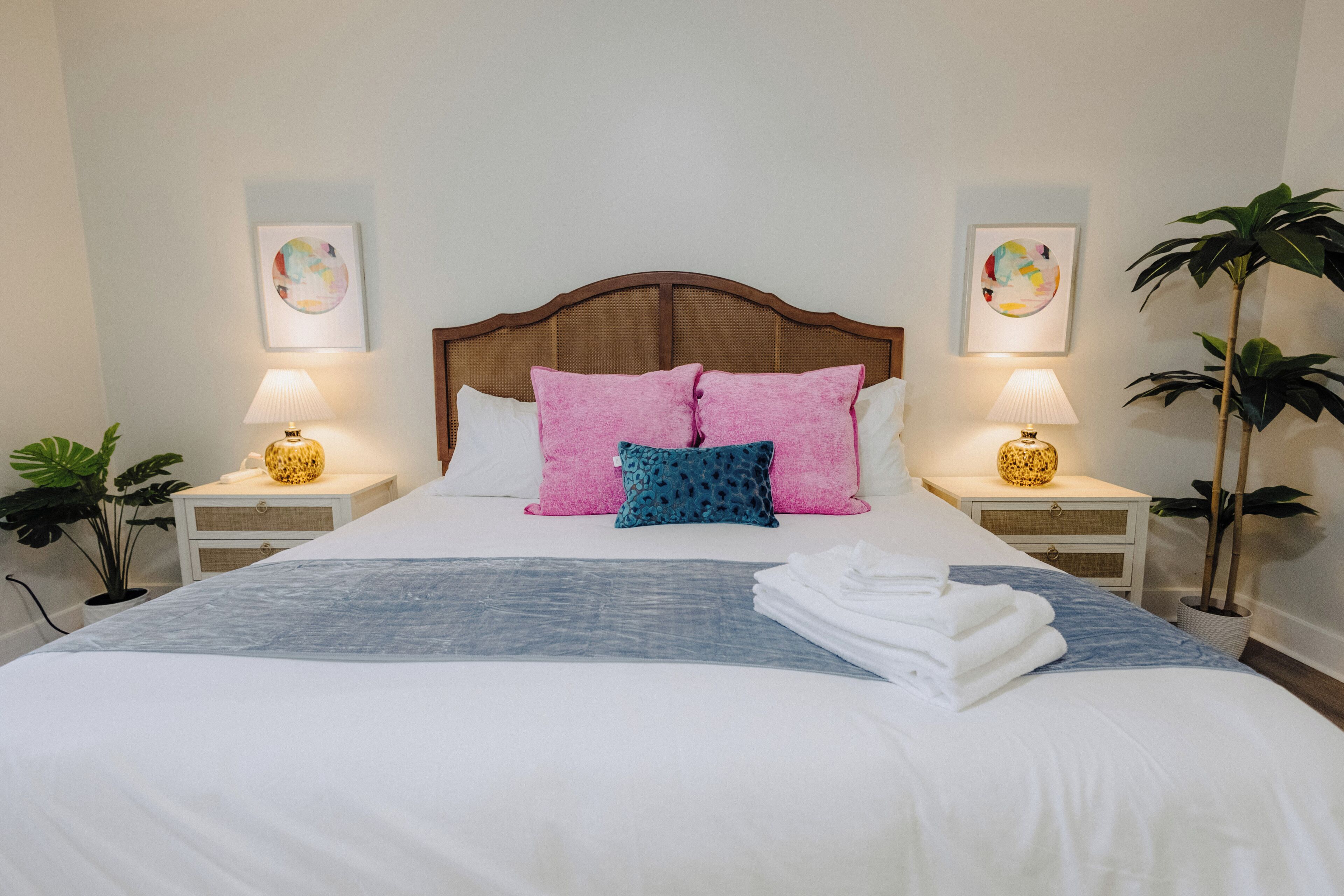 1 habitación, tabla de planchar con plancha, wifi gratis y ropa de cama 