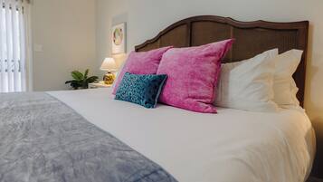 1 habitación, tabla de planchar con plancha, wifi gratis y ropa de cama