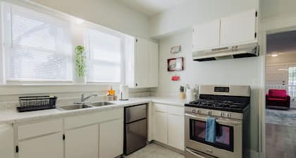 Centrally Located King Bed Midtown Liberty 2695