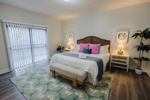 1 habitación, tabla de planchar con plancha, wifi gratis y ropa de cama