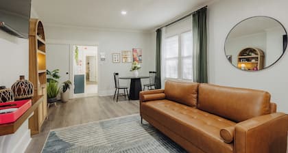 Centrally Located King Bed Midtown Liberty 2695