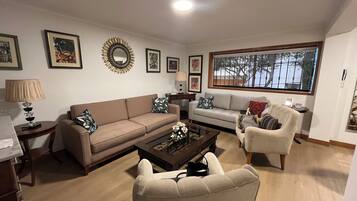 Smart TV, books, stereo