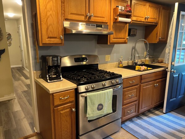 Fridge, microwave, stovetop, coffee/tea maker