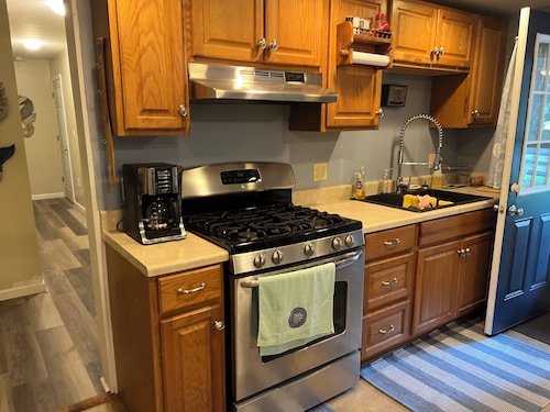 Charming 3-bedroom cottage at lovely Edinboro Lake