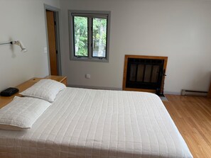 3 soverom, skrivebord, strykejern/-brett og wi-fi (inkludert)