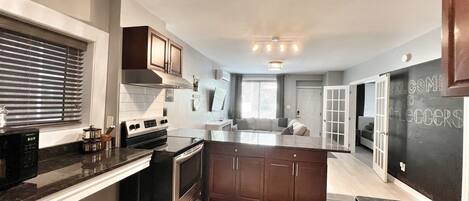 ثلاجة، ميكروويف، فرن، موقد طهي مسطح