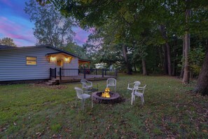 Terrace/patio - Lake City Getaway - Fire Pit | Near Lake Erie (Lake City)
