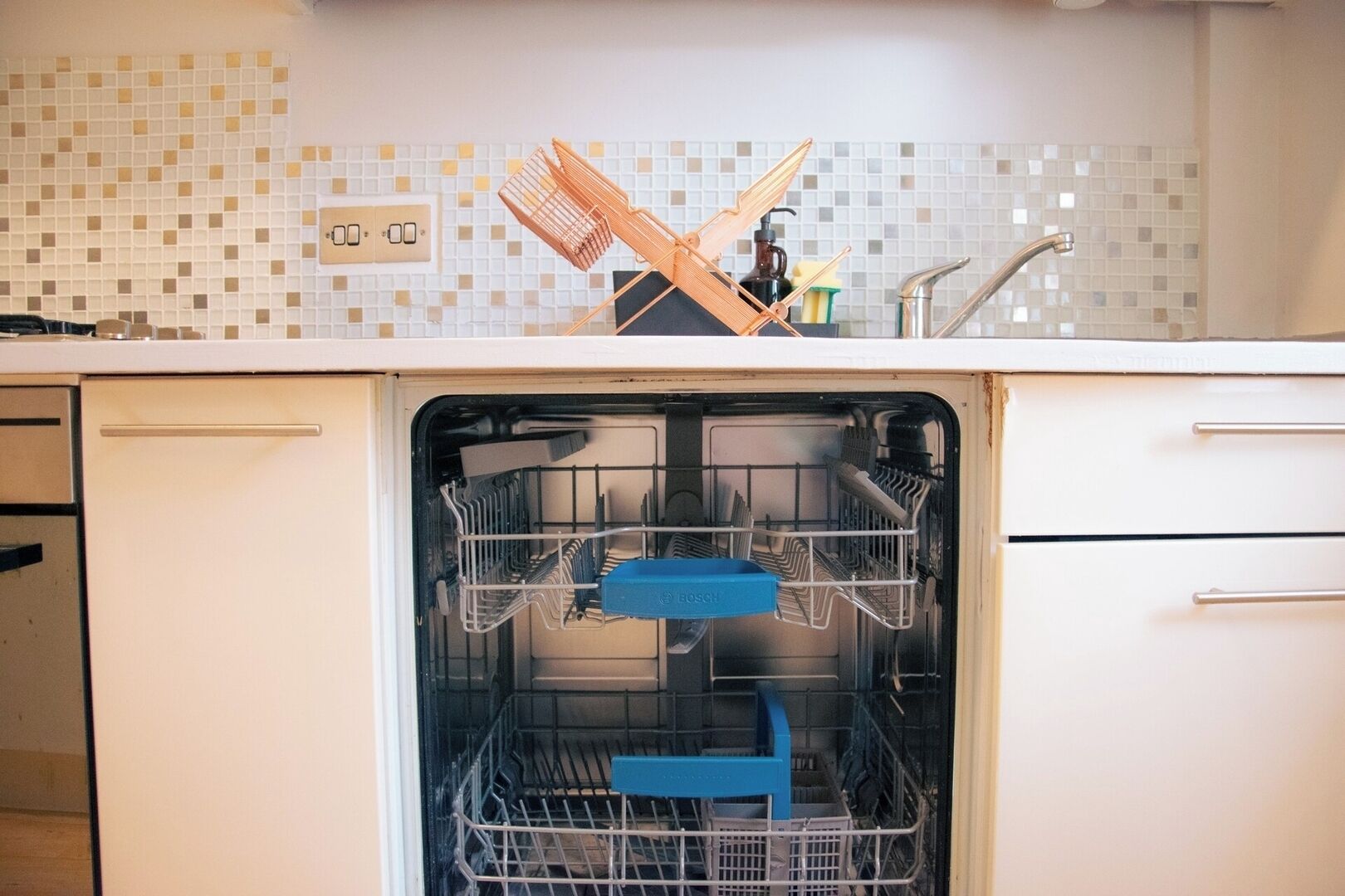 Kühlschrank, Ofen, Herdplatte, Geschirrspüler