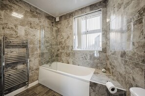 Hårtork och handdukar