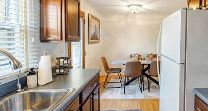 Modern Hideaway Near Downtown Annapolis and close to the U.S. Naval Academy