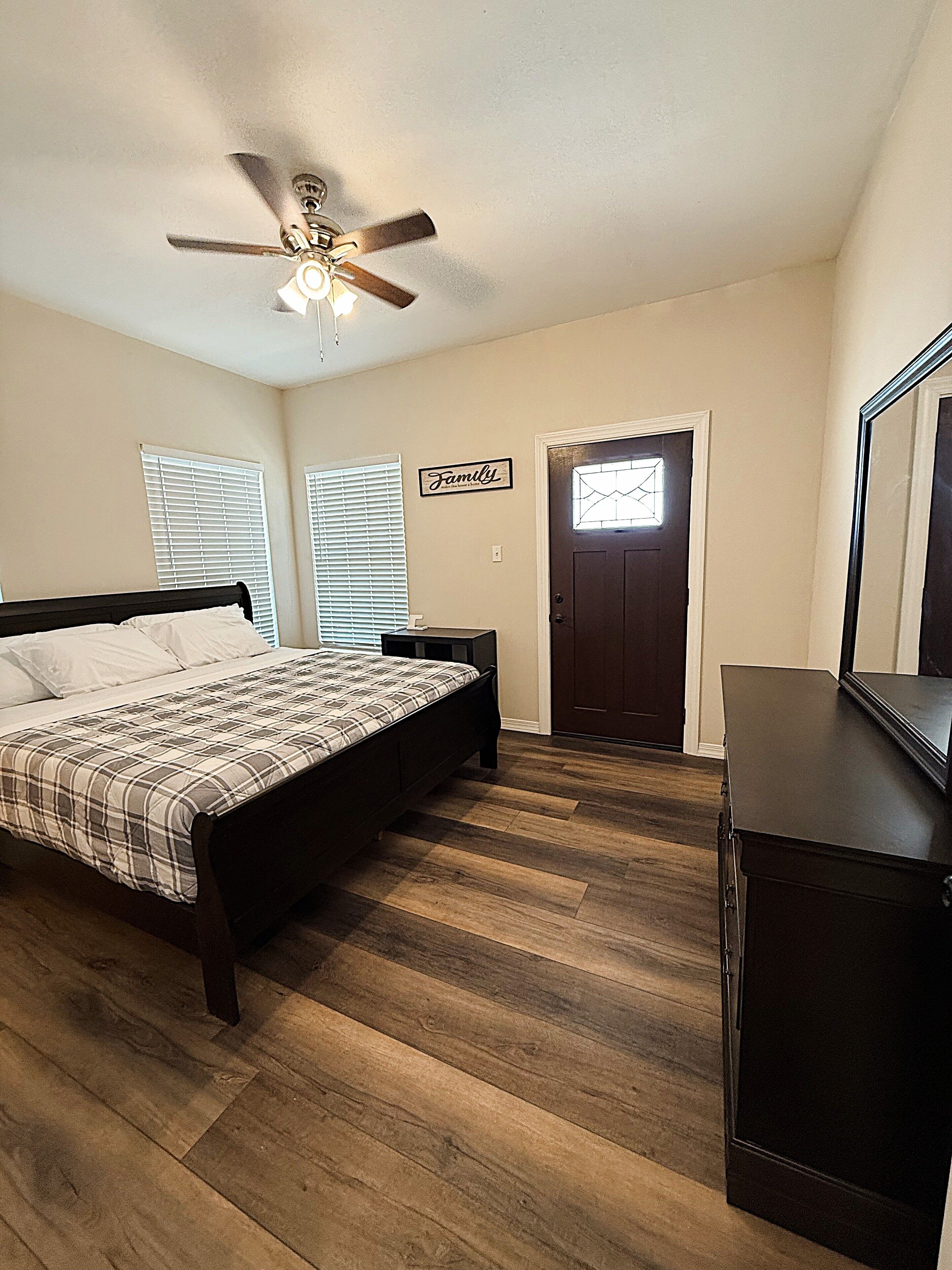 3 chambres, bureau, fer et planche à repasser, Wi-Fi gratuit