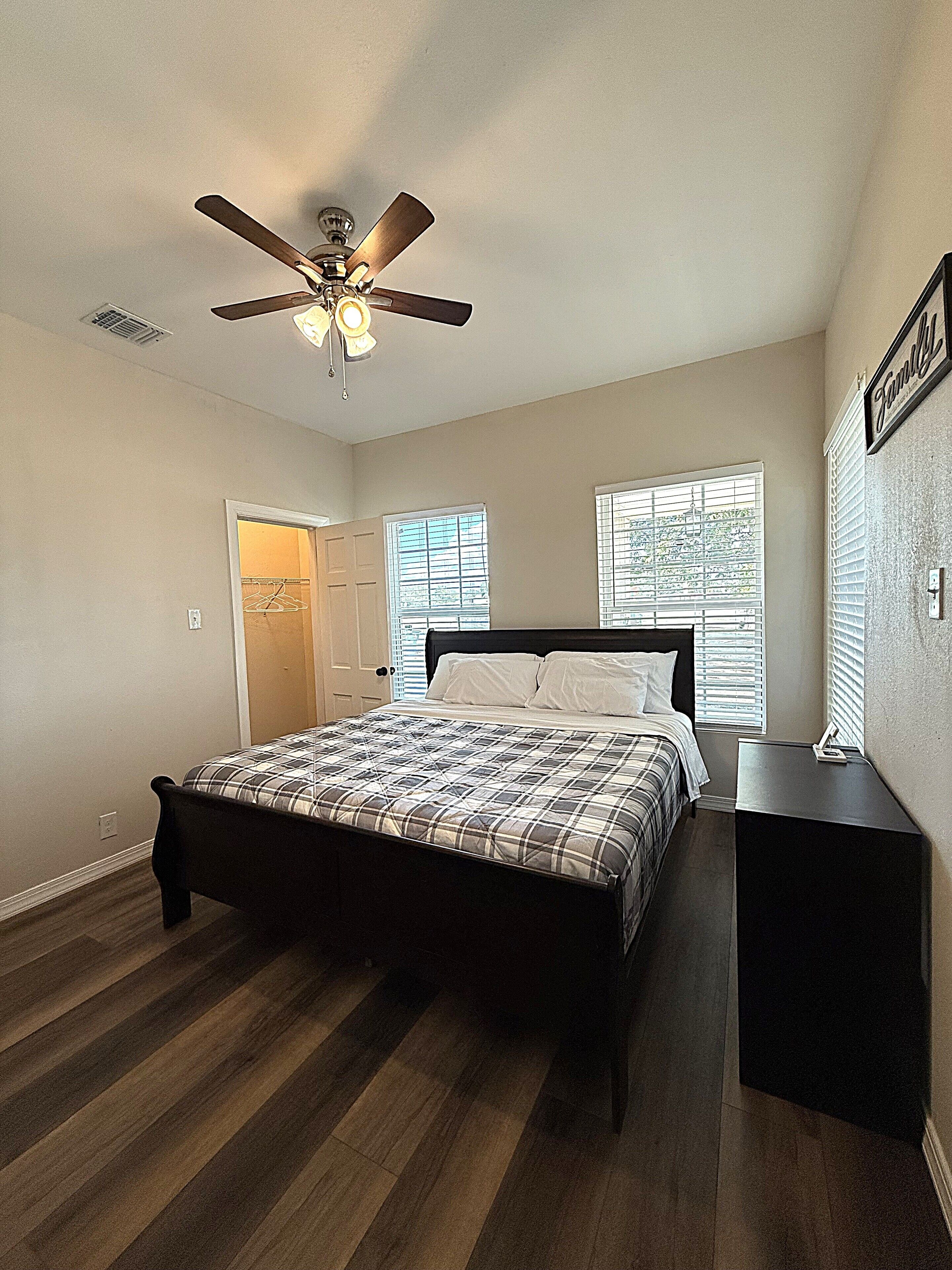 3 bedrooms, desk, iron/ironing board, free WiFi