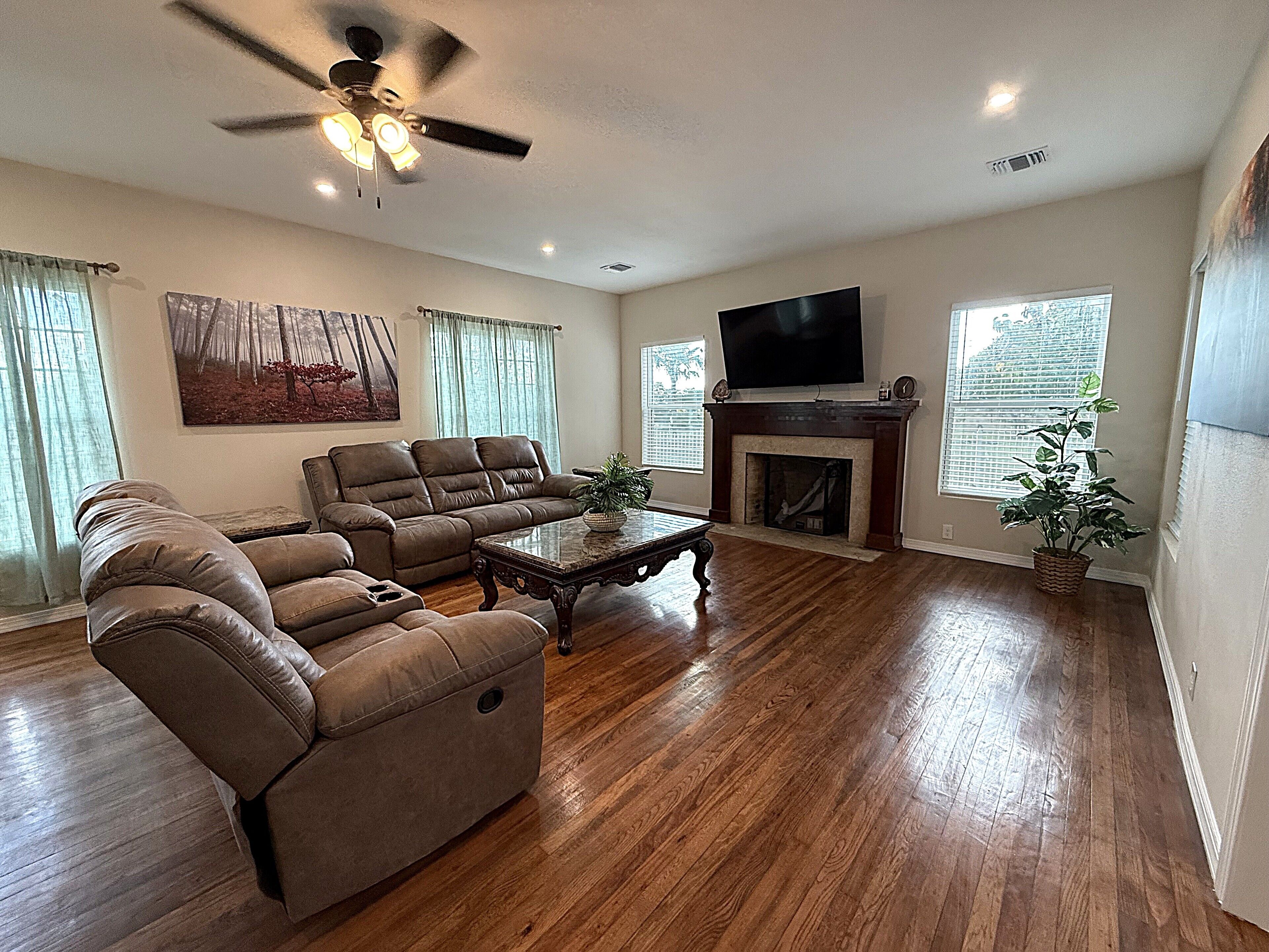 Smart TV, futbolito y libros 