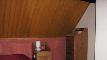Travel crib, free WiFi