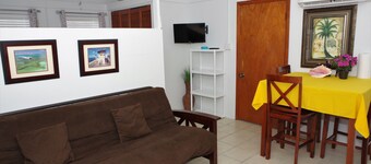 Screaming Reels Guest House Grand Turk
Amazing bungalow with AC in Cockburn Town