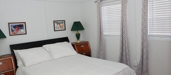 Screaming Reels Guest House Grand Turk
Amazing bungalow with AC in Cockburn Town