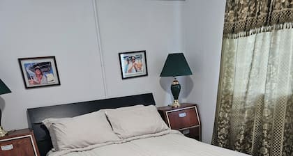 Screaming Reels Guest House Grand Turk
Amazing bungalow with AC in Cockburn Town