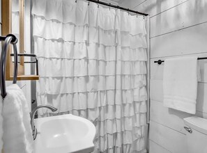 Haartrockner, Handtücher, Toilettenpapier