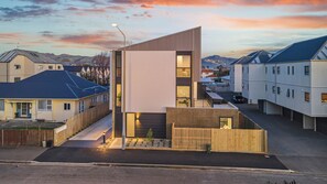 Exterior - Newly Built 3 Bedroom Townhouse - Your Base to Explore the CBD (Christchurch)