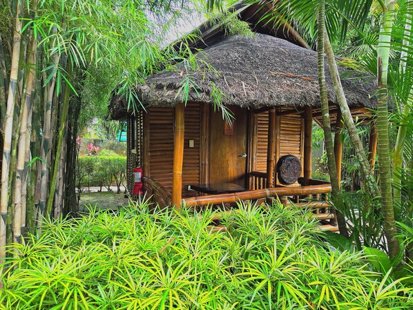 Deluxe Bungalow, Balcony, Garden View | Iron/ironing board, free WiFi
