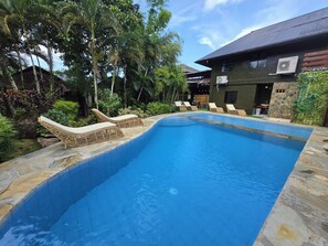 15 outdoor pools