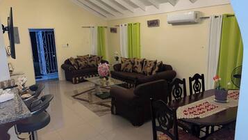 Villa, 3 Bedrooms, Accessible | Living room