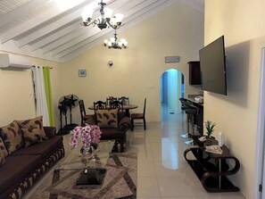 Villa, 3 chambres, accessible aux personnes à mobilité réduite | Salle de séjour