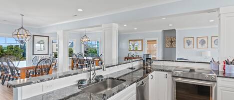 Frigorífic, microones, forn i placa de cuina