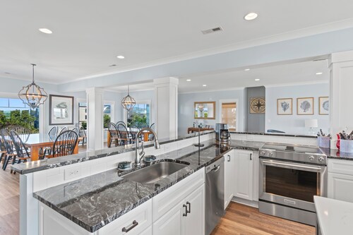 Stunning Oceanfront Retreat w/ Private Pool, 10 Bedrooms, 10 Bathrooms, 2 Half Bathrooms