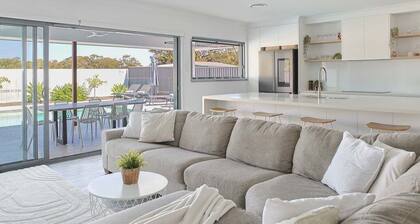 Surfrider Hideaway - steps to beach