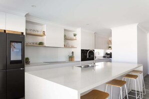 Private kitchen - Surfrider Hideaway - steps to beach (Sunshine Coast)