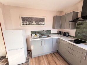 ثلاجة، مستلزمات طهي/أطباق/أوعية