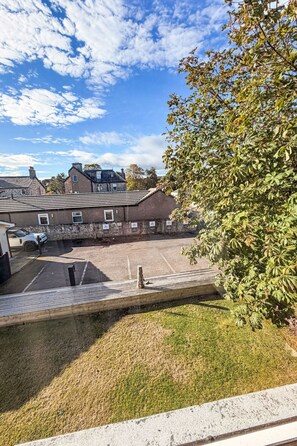 المنطقة المحيطة بالمنشأة