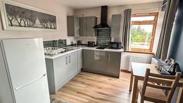 Fridge, cookware/dishes/utensils