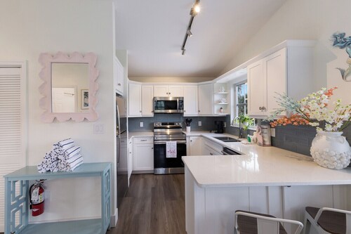 The Pelican’s Nest – Cozy Stay Near the Beach